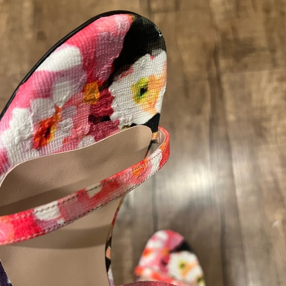 NWOT Stuart Weitzman floral heels - Picture 7 of 9